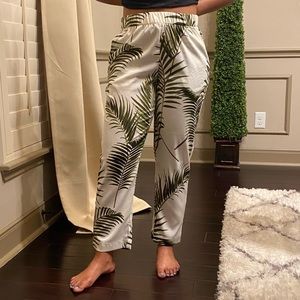 Tropical leaf printed ankle-length pants by H&M